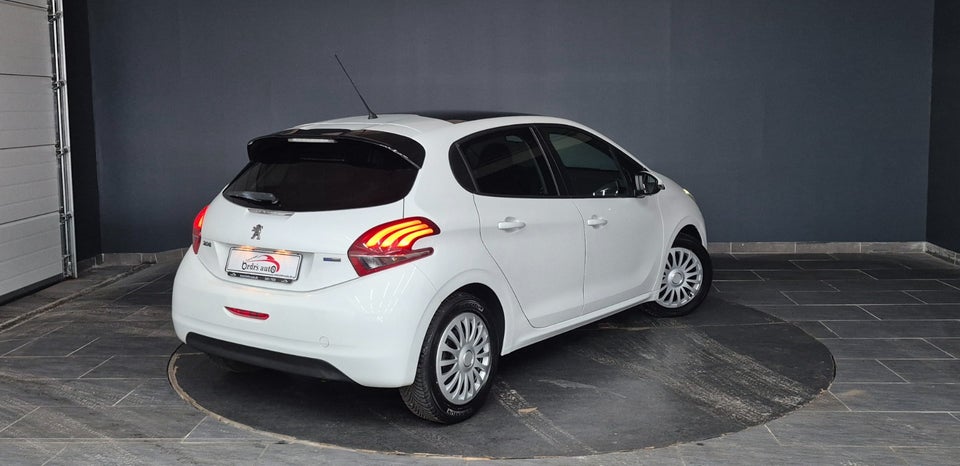 Peugeot 208 1,2 VTi 82 Allure Sky 5d