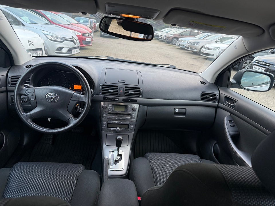 Toyota Avensis 2,4 Sol aut. 5d