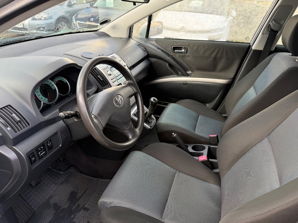 Toyota Corolla Verso 1,6 VVT-i Terra 5d