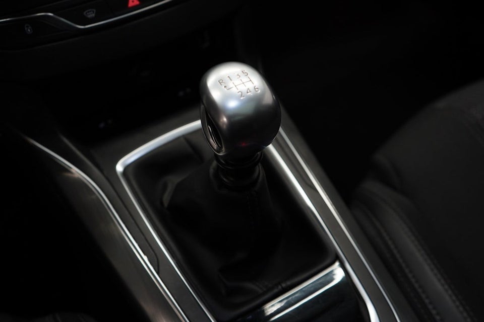 Peugeot 308 1,2 e-THP 130 Allure Sky 5d
