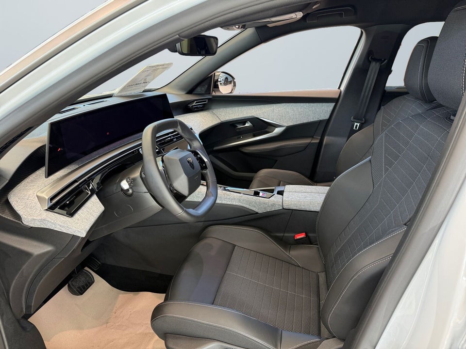 Peugeot e-5008 77 Allure 7prs 5d