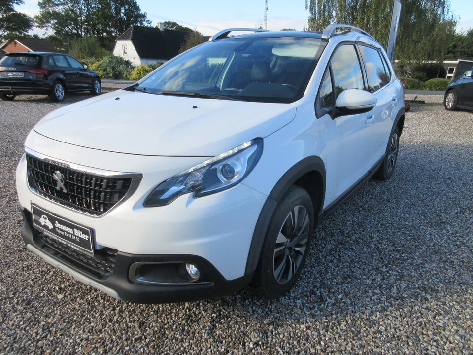 Peugeot 2008 1,2 PureTech 130 Allure Sky 5d