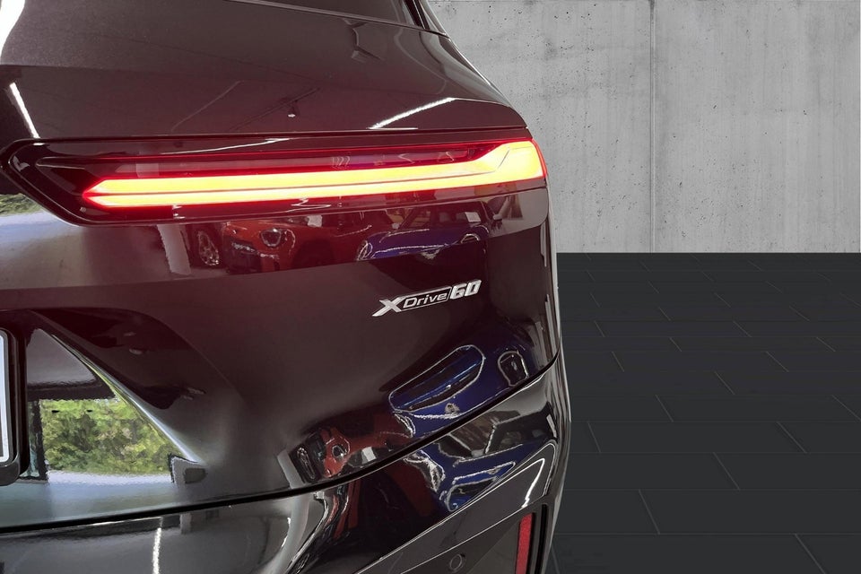 BMW iX xDrive60 Fully Charged 5d