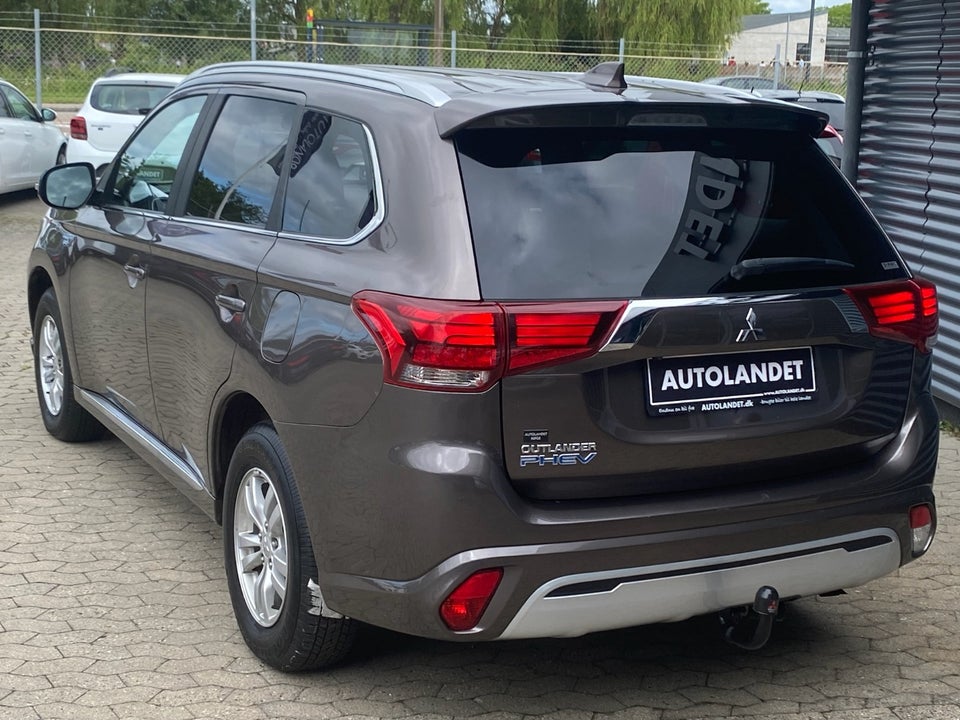 Mitsubishi Outlander 2,4 PHEV Invite+ CVT 4WD 5d