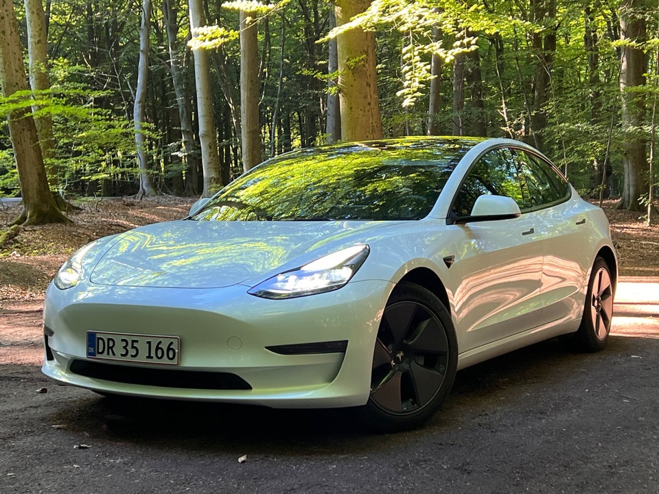 Tesla Model 3 Long Range AWD 4d