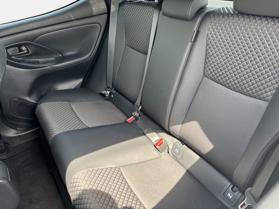 Toyota Yaris 1,5 Hybrid Executive e-CVT 5d