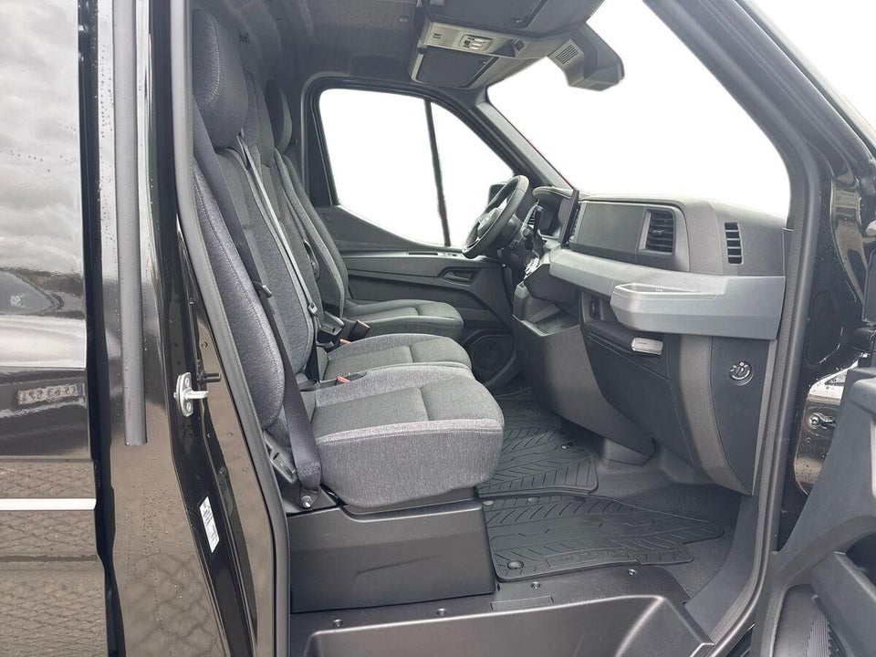 Nissan Interstar 87 L2H2 Tekna Van