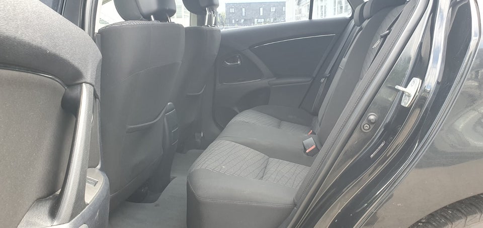 Toyota Avensis 2,0 D-4D T2 stc. 5d