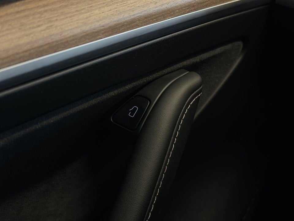 Tesla Model 3 Long Range AWD 4d