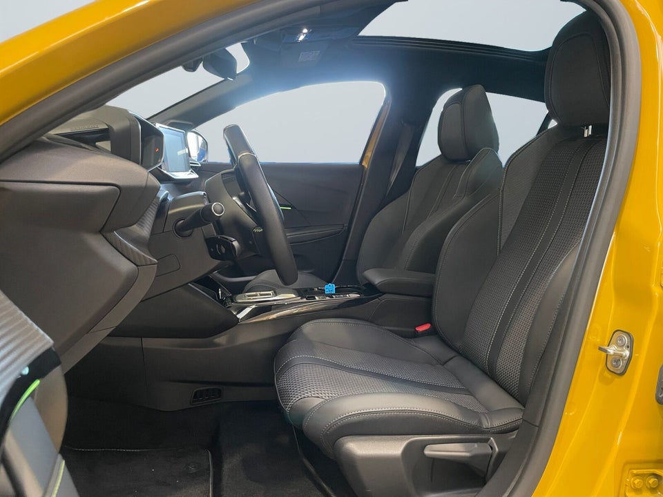 Peugeot e-208 50 GT 5d