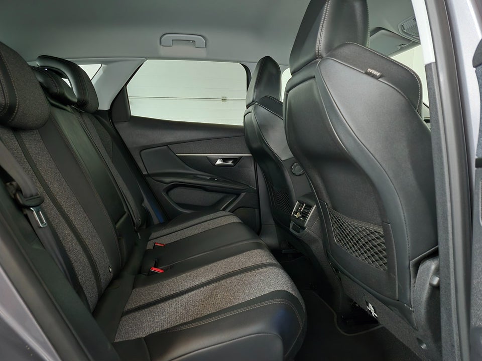 Peugeot 3008 1,2 PureTech 130 Allure 5d