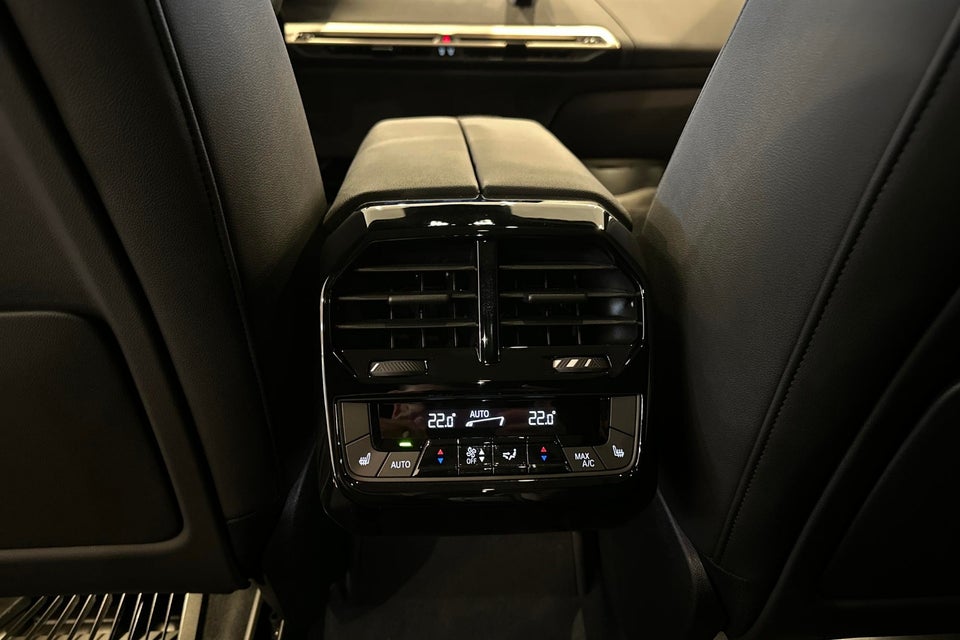 BMW iX xDrive40 Supercharged 5d