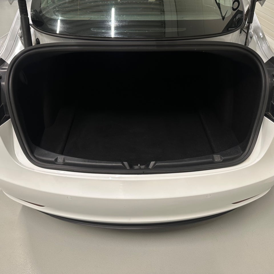 Tesla Model 3 Standard Range+ RWD 4d