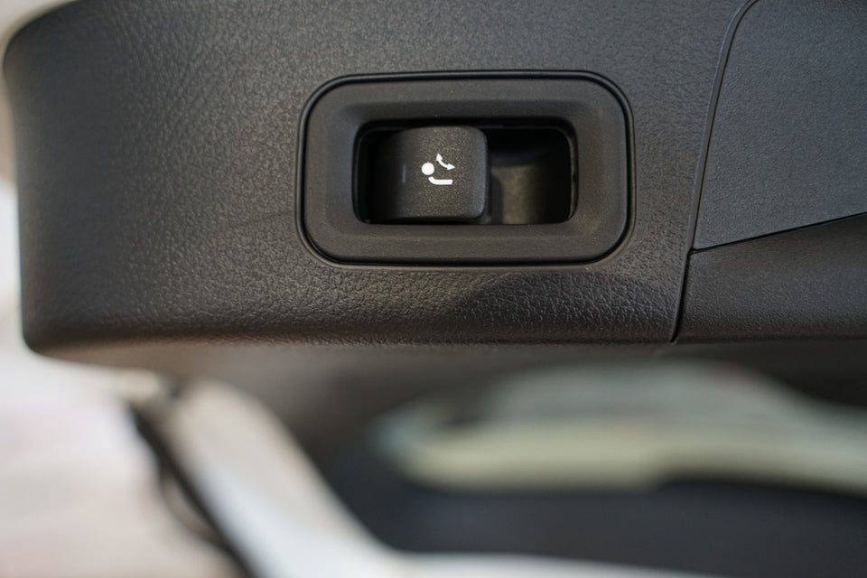 Mercedes EQB300 Progressive Advance Plus 4Matic 5d