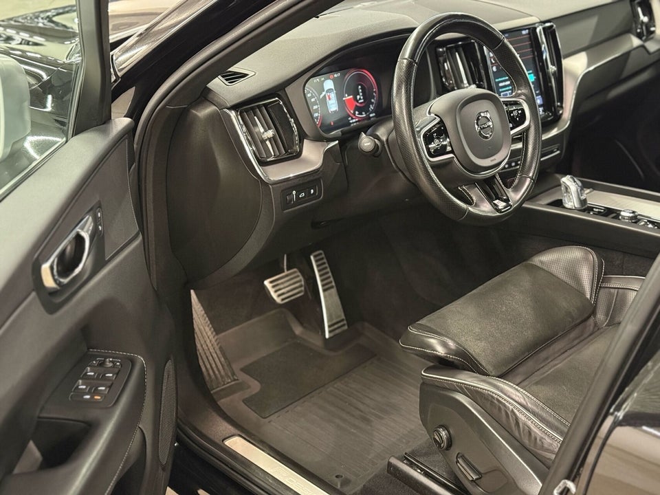 Volvo XC60 2,0 T8 390 R-Design aut. AWD 5d