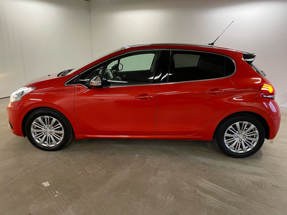 Peugeot 208 1,6 BlueHDi 100 Selection Sky 5d