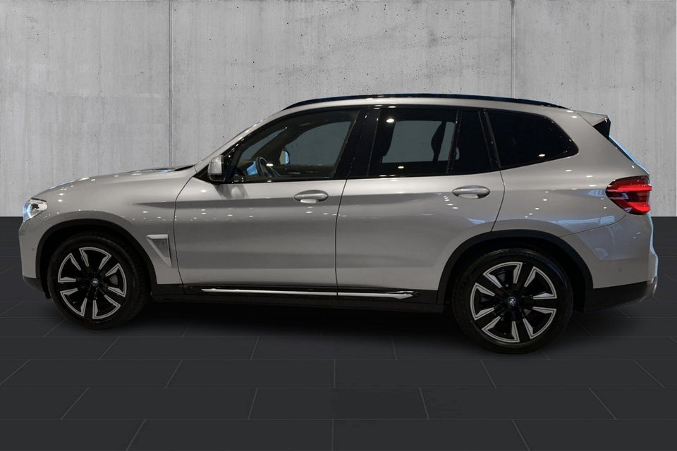 BMW iX3 Charged 5d