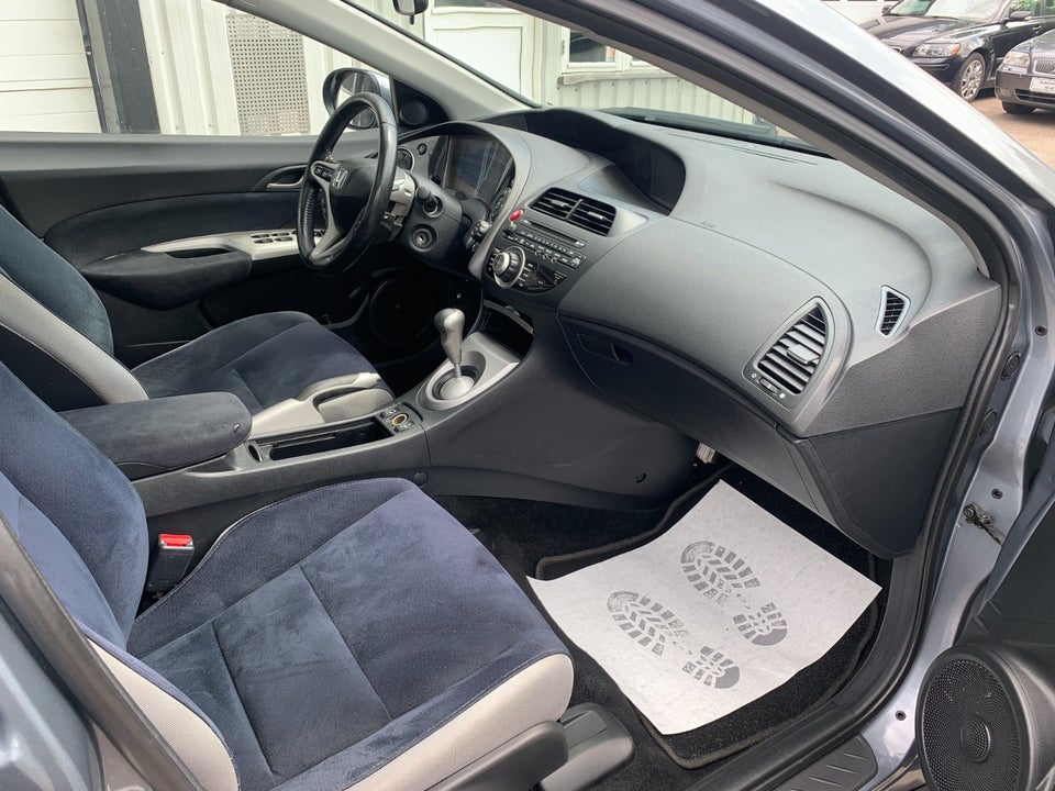 Honda Civic 1,8 Executive 5d