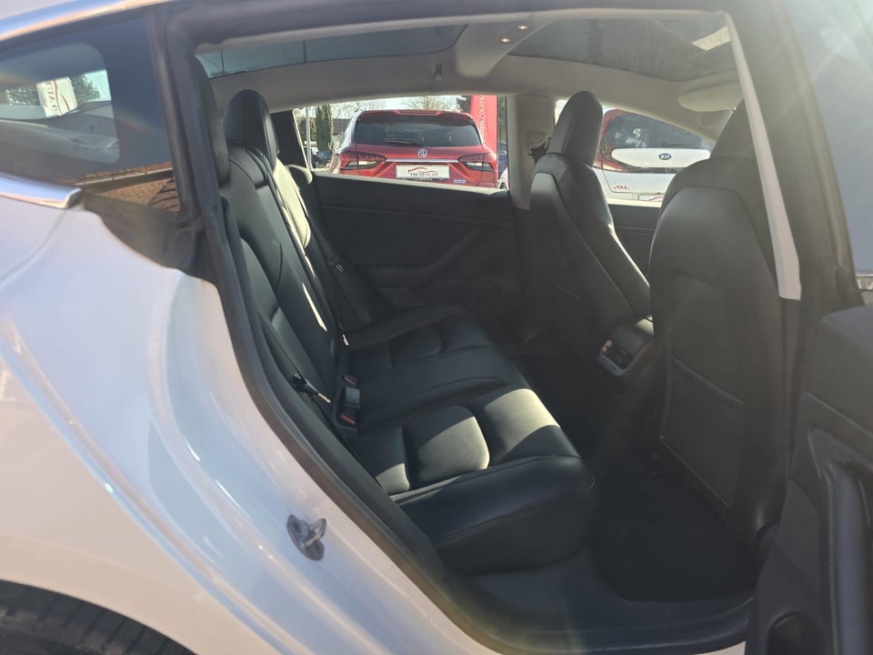 Tesla Model 3 Standard Range+ RWD 4d