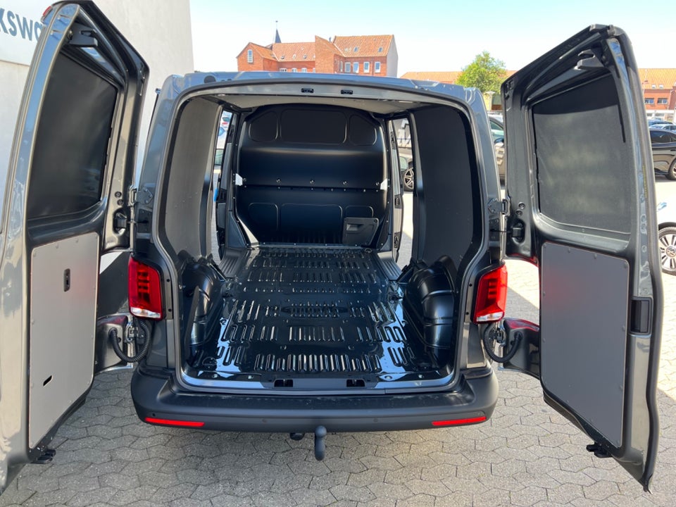 VW Transporter 2,0 TDi 150 Kassevogn DSG lang