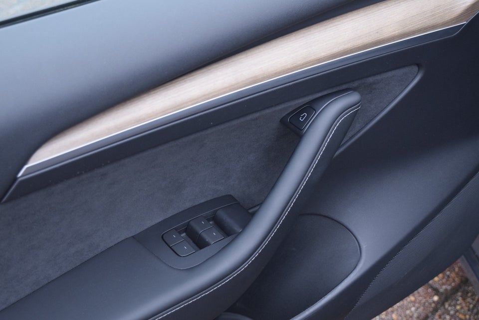 Tesla Model 3 Long Range AWD 4d