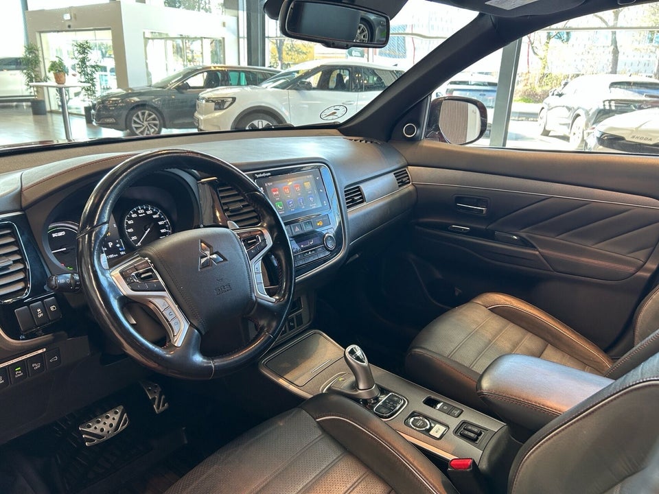 Mitsubishi Outlander 2,0 PHEV Instyle CVT 4WD 5d