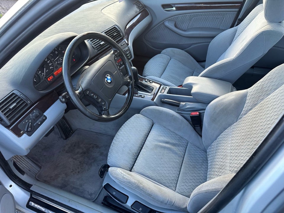 BMW 323i 2,5 aut. 4d