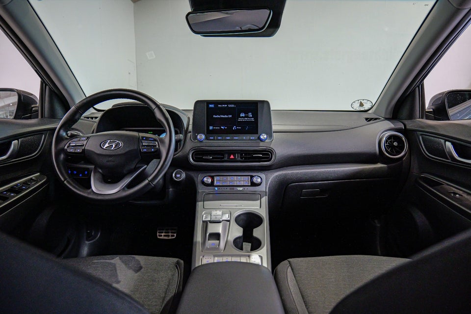 Hyundai Kona 64 EV Essential 5d