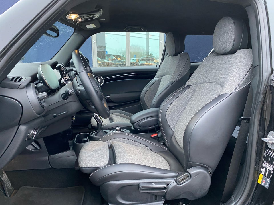 MINI Cooper SE Essential 3d