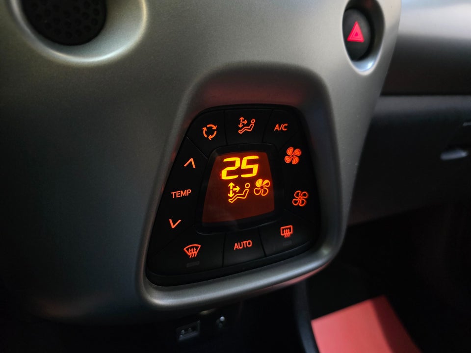 Citroën C1 1,2 PureTech Iconic 5d