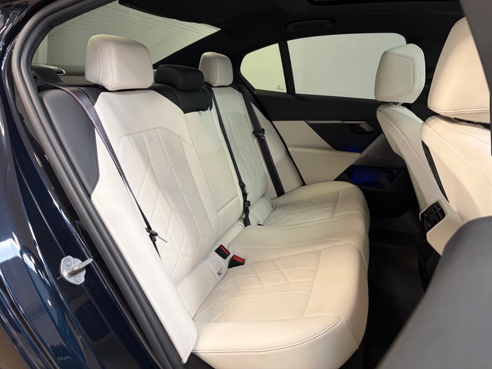 BMW i5 eDrive40 Fully Charged M-Sport Pro 4d