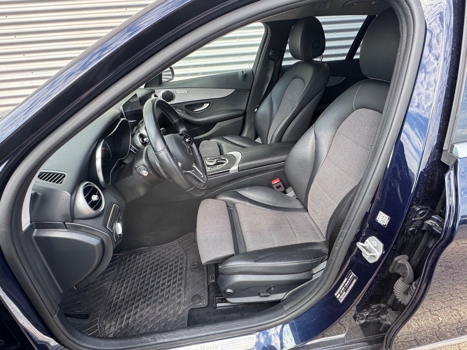 Mercedes C300 de 2,0 Advantage stc. aut. 5d