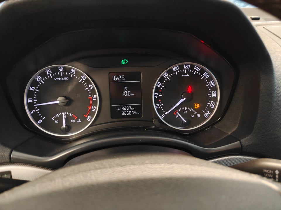 Skoda Octavia 1,6 TDi 105 Elegance Combi 5d