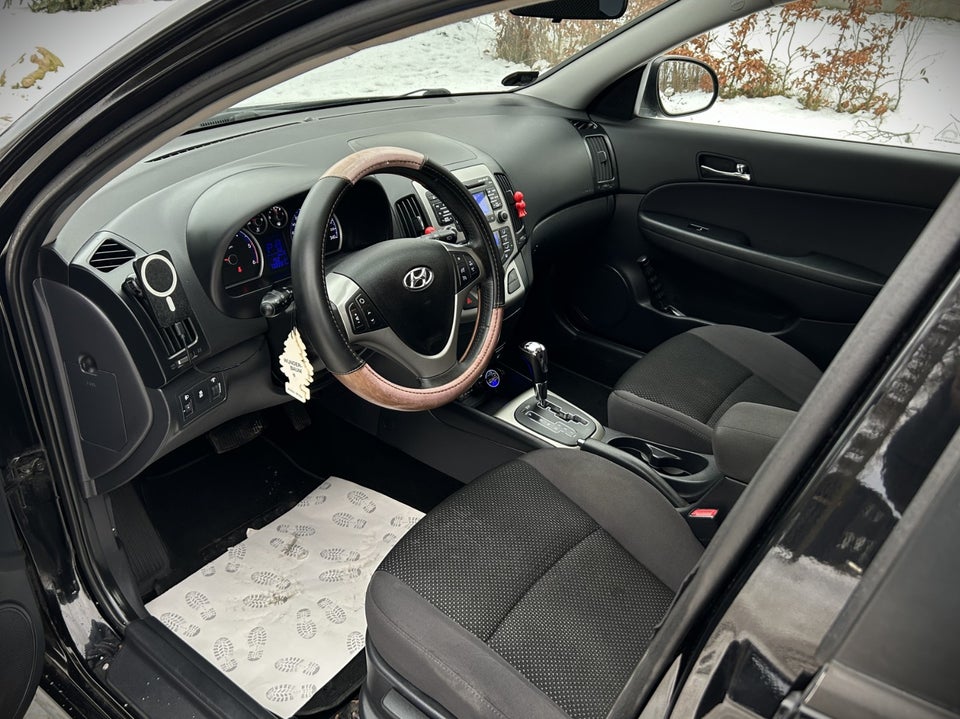 Hyundai i30 1,6 CRDi 128 Comfort CW aut. Van 5d