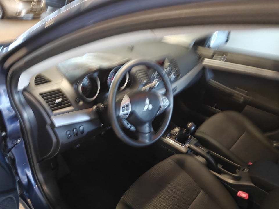 Mitsubishi Lancer 1,8 Invite SportSedan 4d