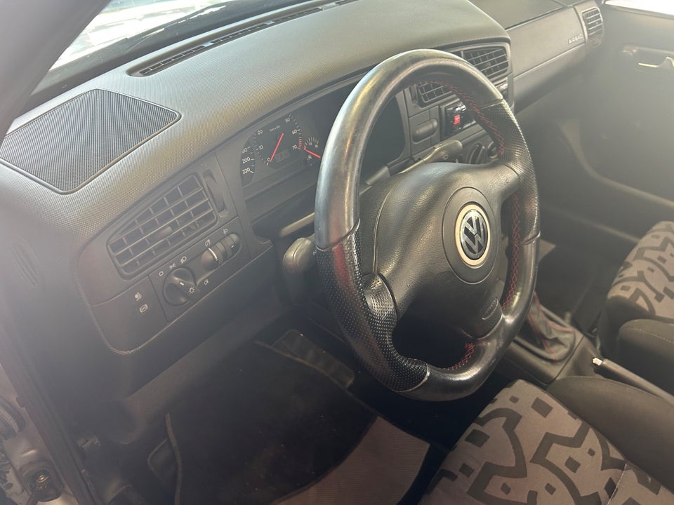 VW Golf IV 1,6 Comfortline Cabriolet 2d