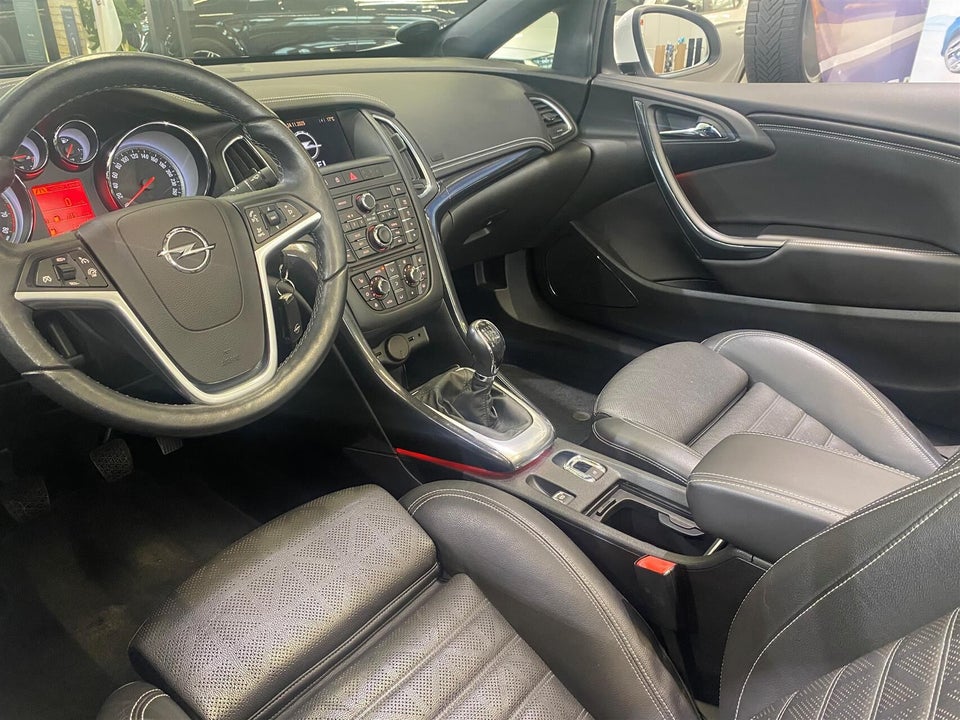 Opel Cascada 1,6 T 170 Cosmo 2d