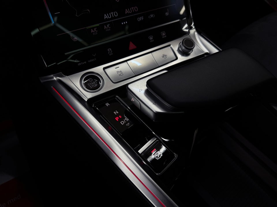 Audi e-tron 55 quattro 5d