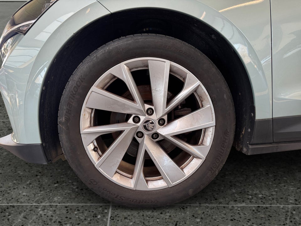 Skoda Enyaq 60 iV Plus 5d