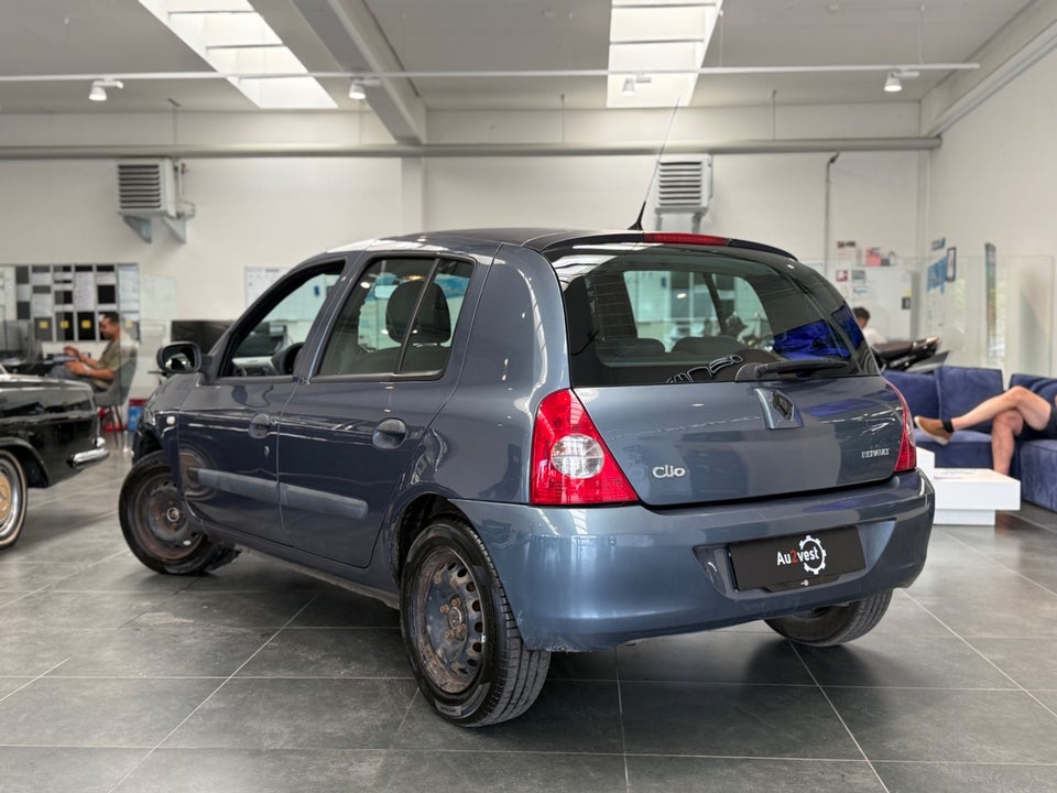 Renault Clio II 1,2 8V Storia 3d