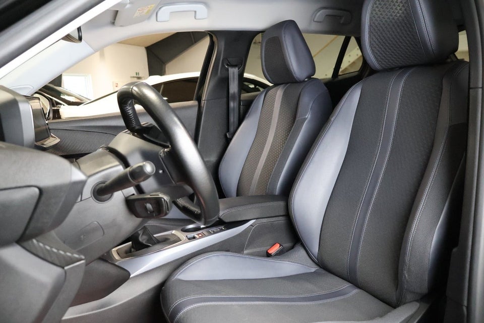 Peugeot 2008 1,2 PureTech 100 Allure 5d