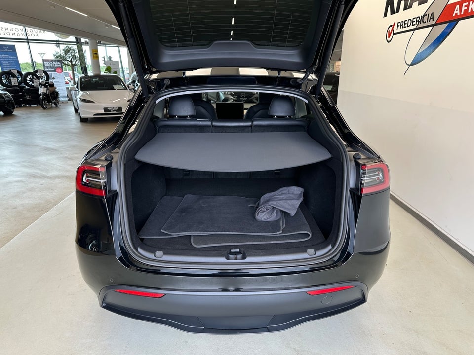 Tesla Model Y Long Range AWD 5d