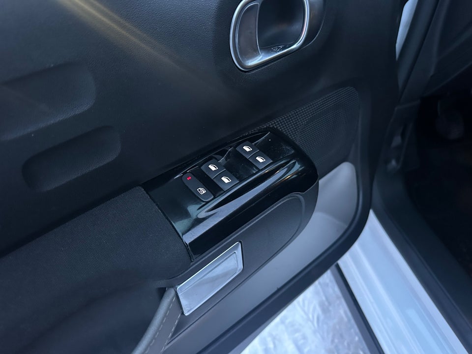 Citroën C3 1,2 PureTech 83 Shine Sport 5d