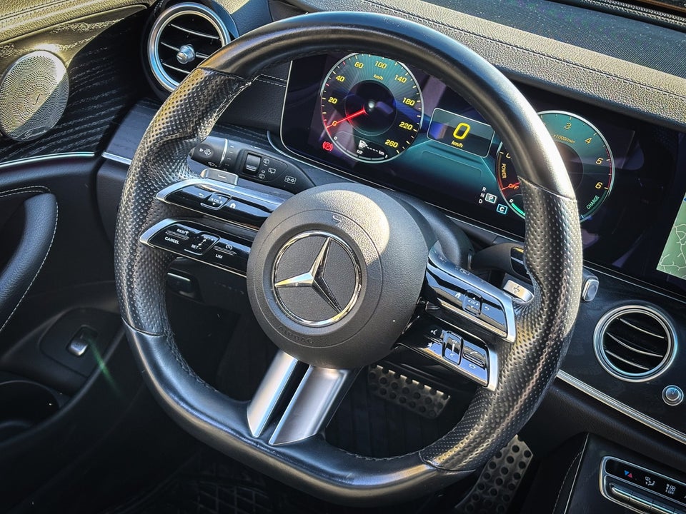 Mercedes E300 de 2,0 AMG Line stc. aut. 4Matic 5d