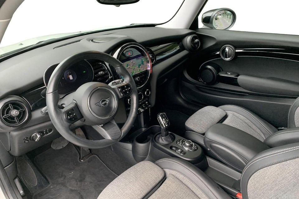 MINI Cooper SE Essential 3d