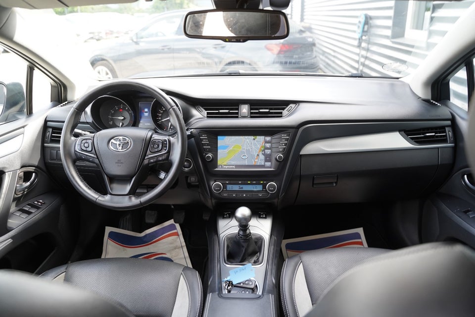 Toyota Avensis 1,8 VVT-i T2 Executive 4d