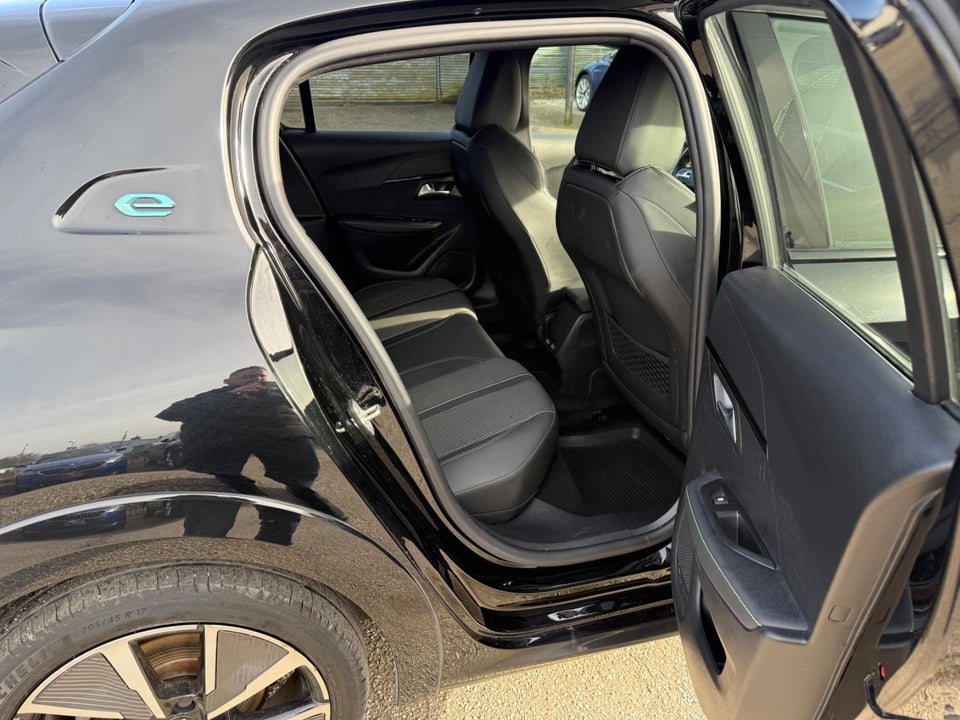 Peugeot e-208 50 GT 5d