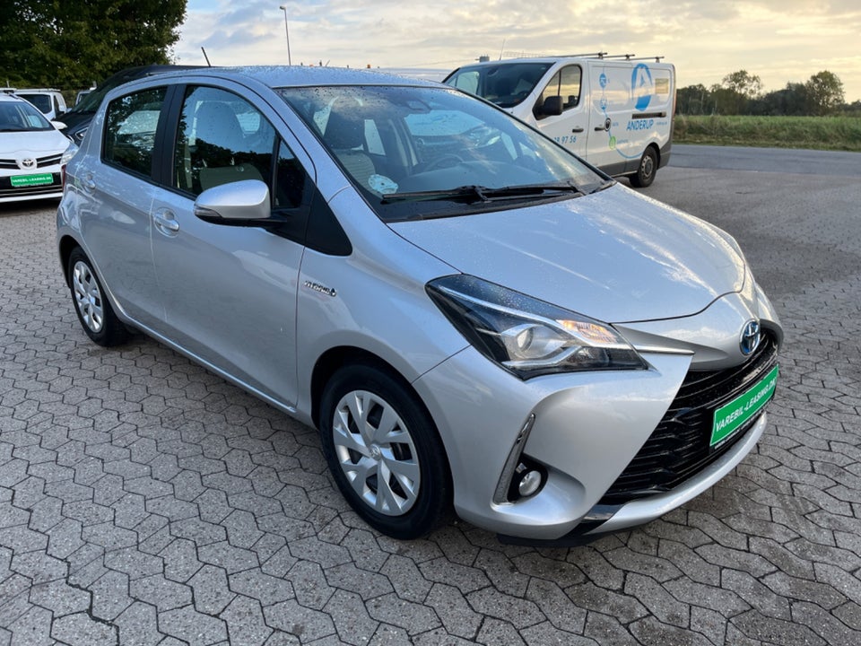 Toyota Yaris 1,5 Hybrid H1 e-CVT Van 5d