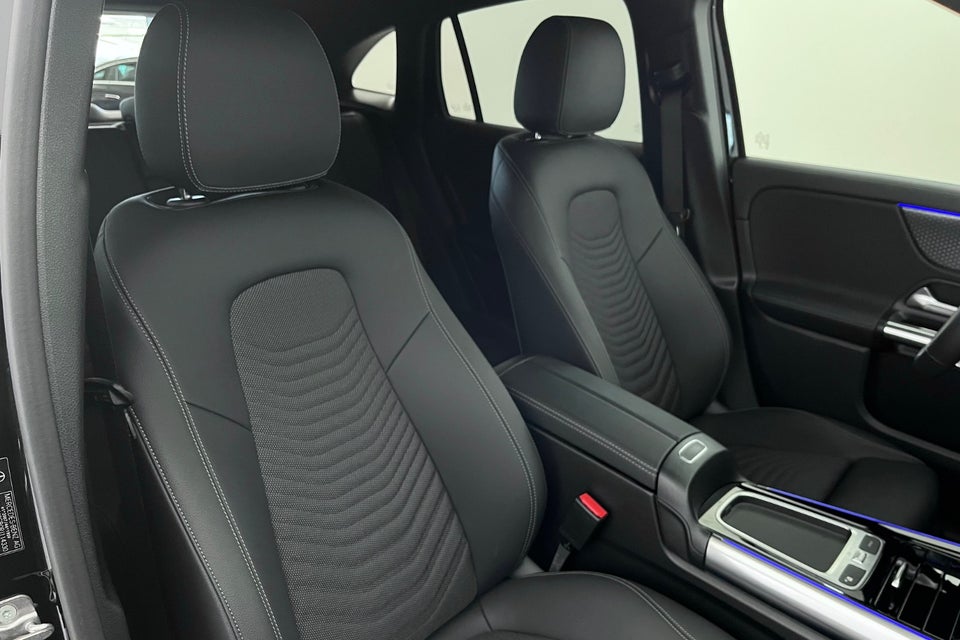 Mercedes EQA300 Progressive 4Matic 5d