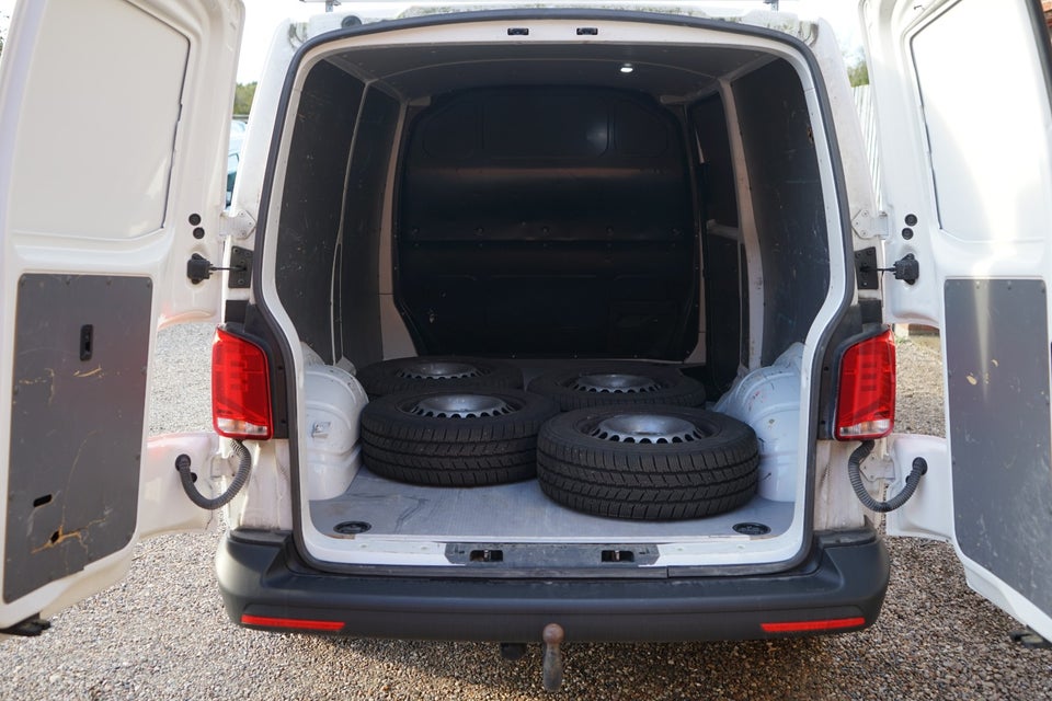 VW Transporter 2,0 TDi 110 Kassevogn lang